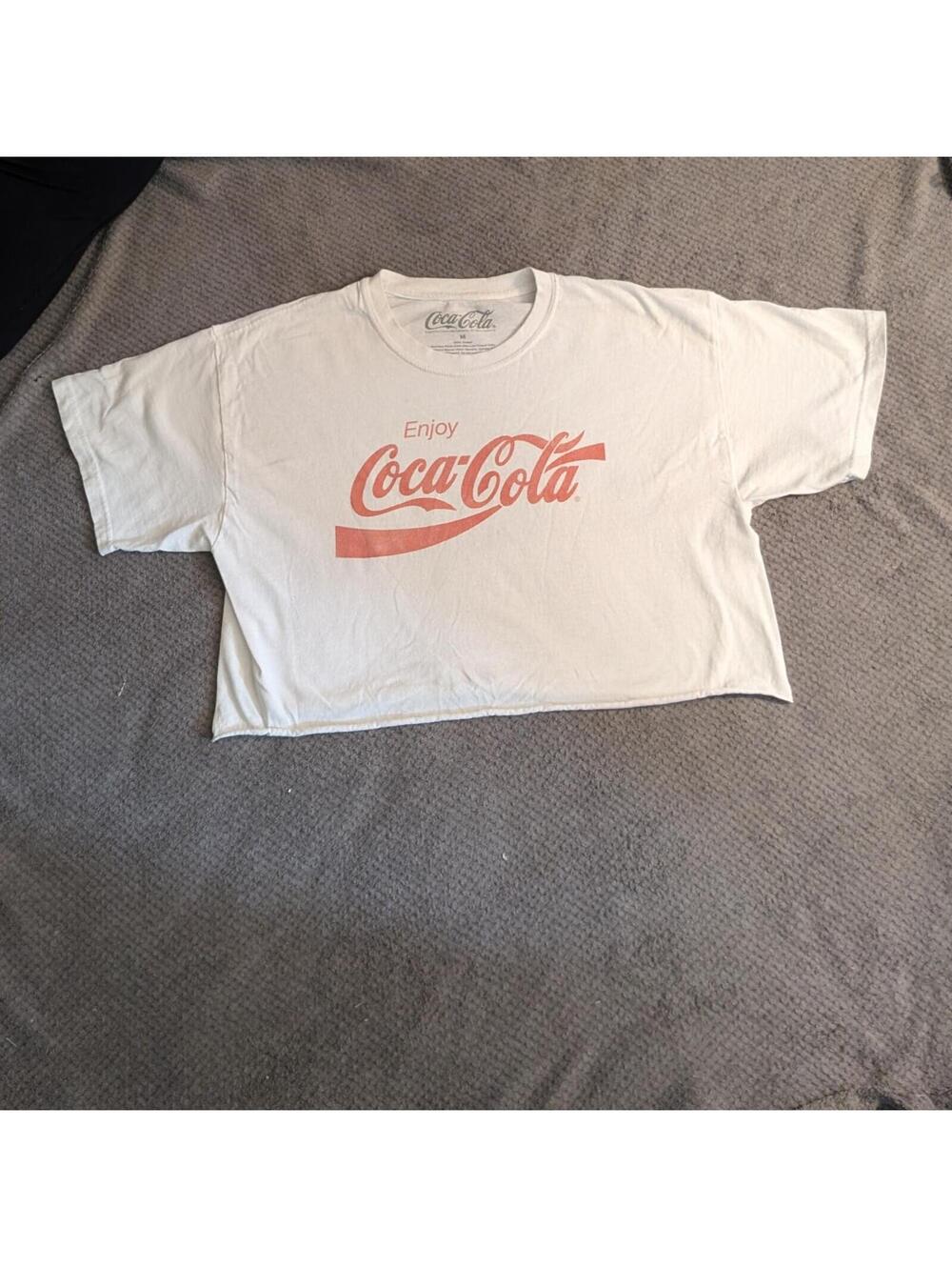 Coca-Cola Cropped Graphic T-Shirt – Size Medium